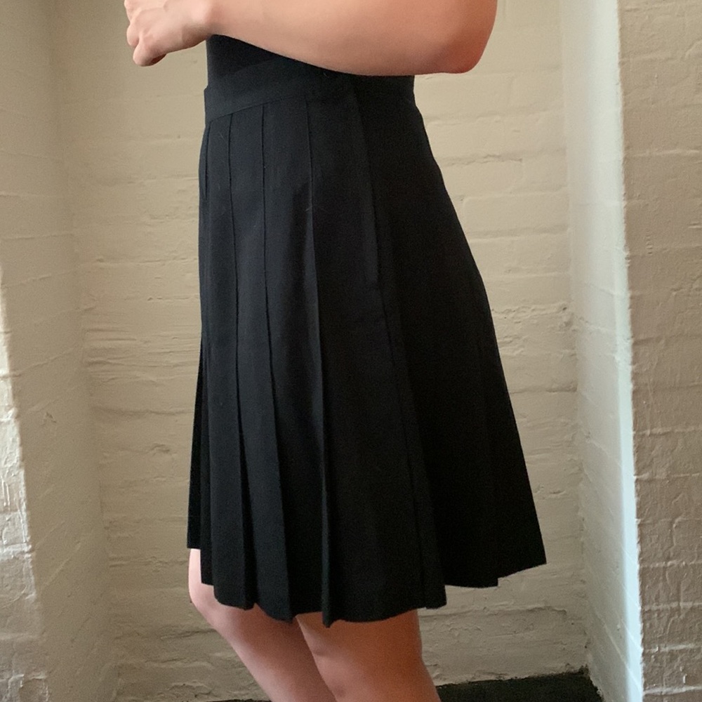 Black Pleated Skirt knee length - Picture 2 of 3